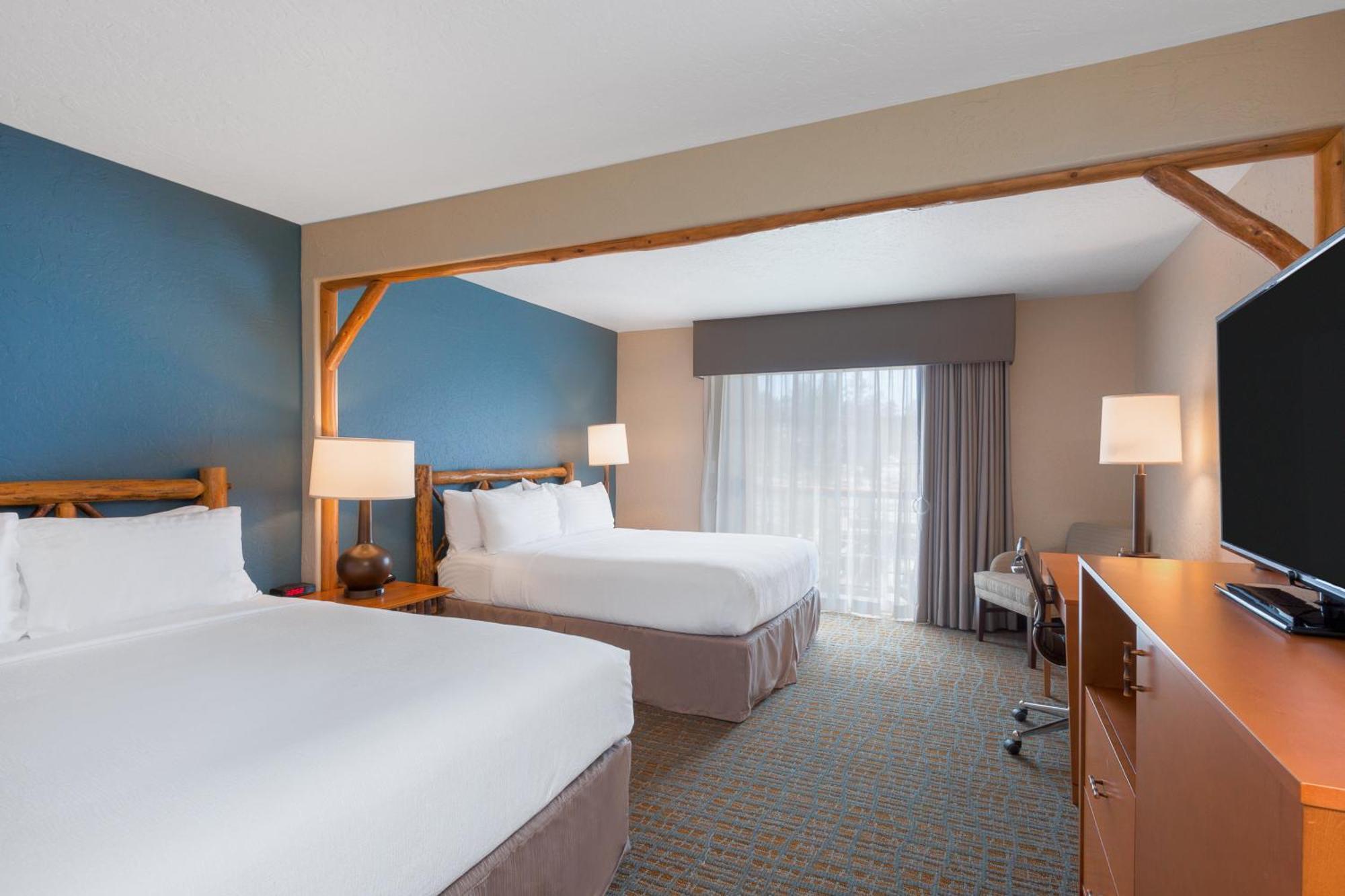 Standard Queen Room with Two Queen Beds and Roll-In Shower - Mobility Access